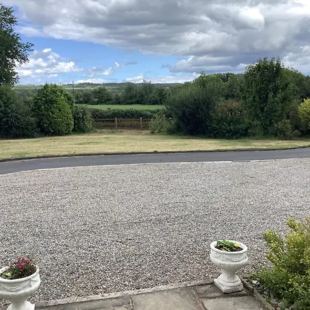 Youngstown Гостевой дом Уэксфорд